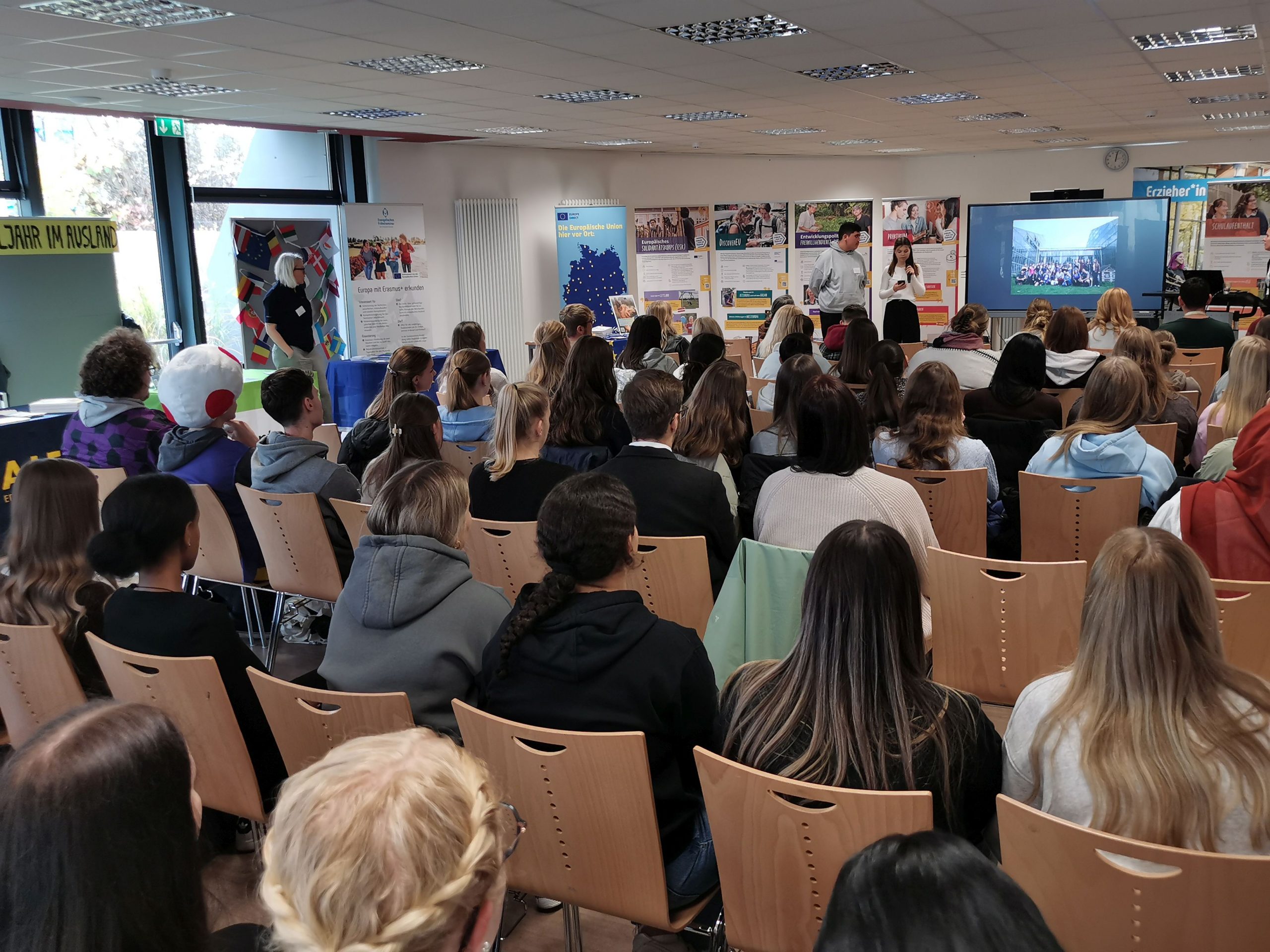 Freiwillig ins Ausland